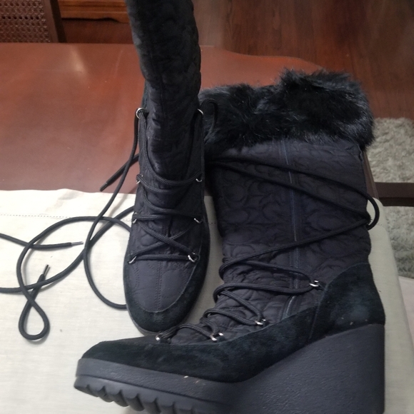 Ladies boots - Picture 1 of 8